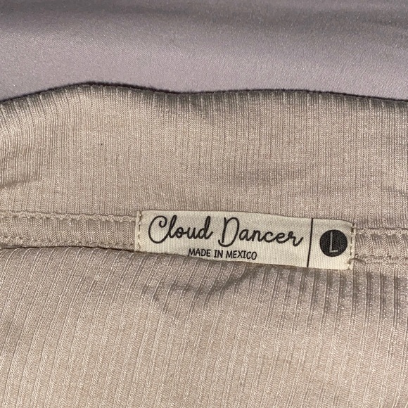 Women's Cream Short Sleeve top - Picture 2 of 2